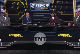 包含掘金NBA战胜萨克拉门托国王约基奇三双表现的词条